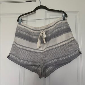 LOFT Women’s Gray and White Striped Linen Shorts Adjustable Tie Size Large